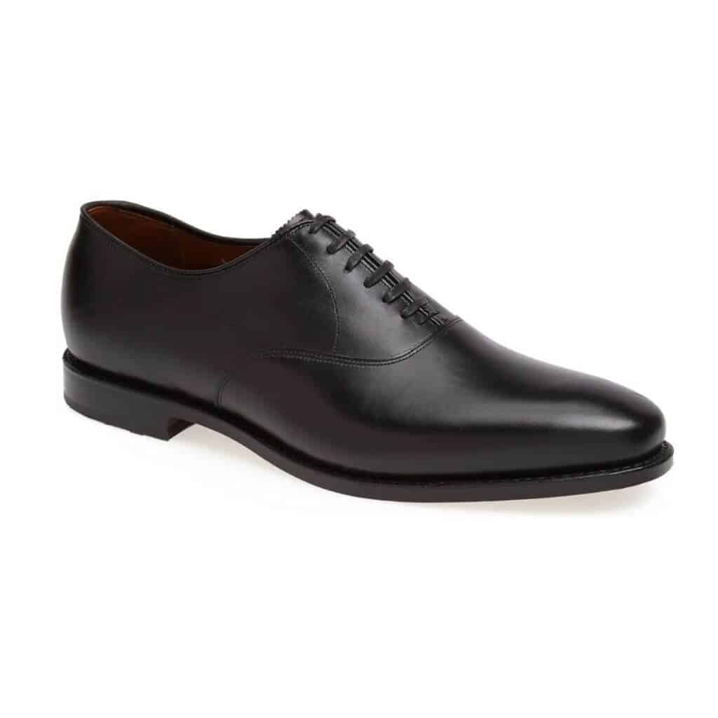 Black plain toe oxford shoe.