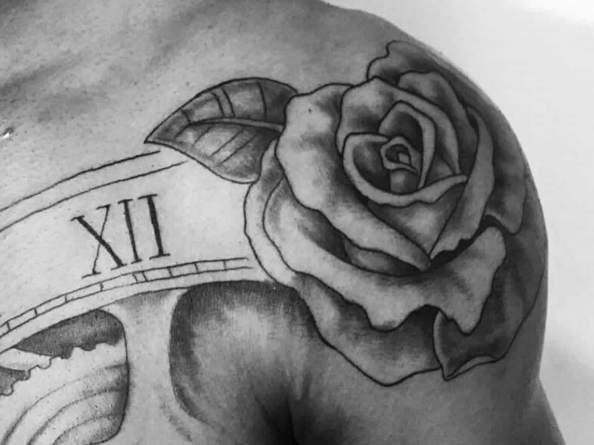 roses shoulder tattoo