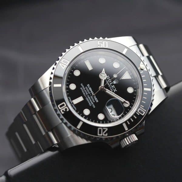 What’s a Watch Bezel? Different Types and How to Use Them - Next Level ...