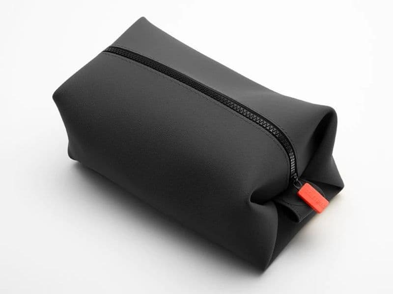 Silicone Dopp kit.